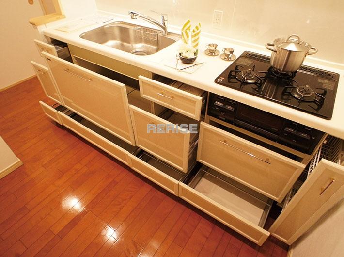 Kitchen. ~ We propose your lifestyle ~  ◆ Storage was enhanced, including the kitchen ◆ Convenient living in conjunction with the Japanese-style room ◆ Pet breeding Allowed ◆ After-sales service with guarantee
