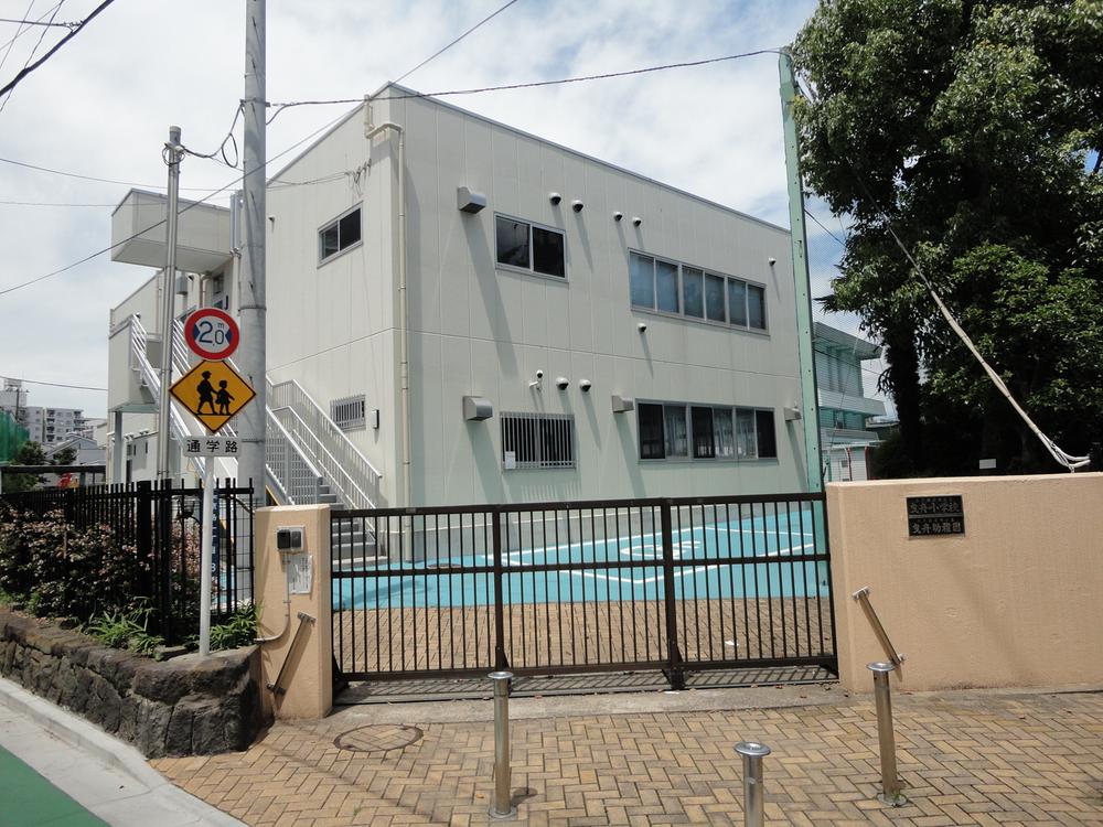 Primary school. 555m to Sumida Ward towing Elementary School