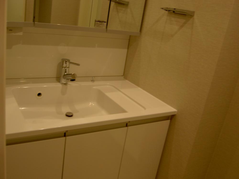 Wash basin, toilet. Indoor (10 May 2013) Shooting