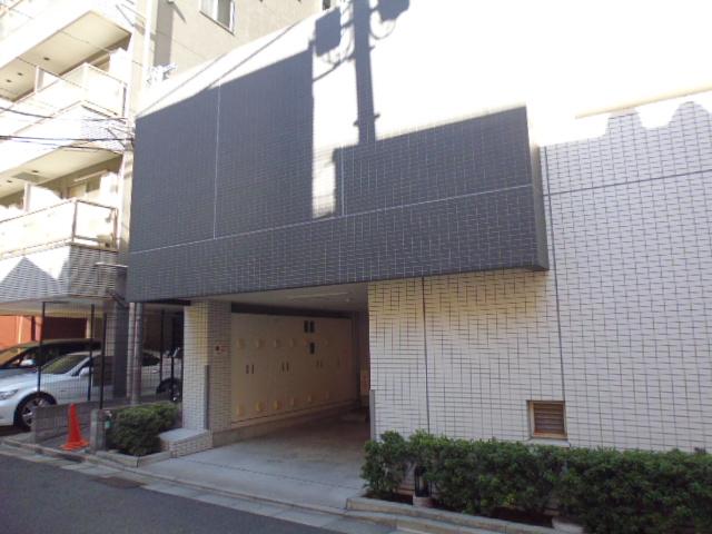 Entrance. Common areas