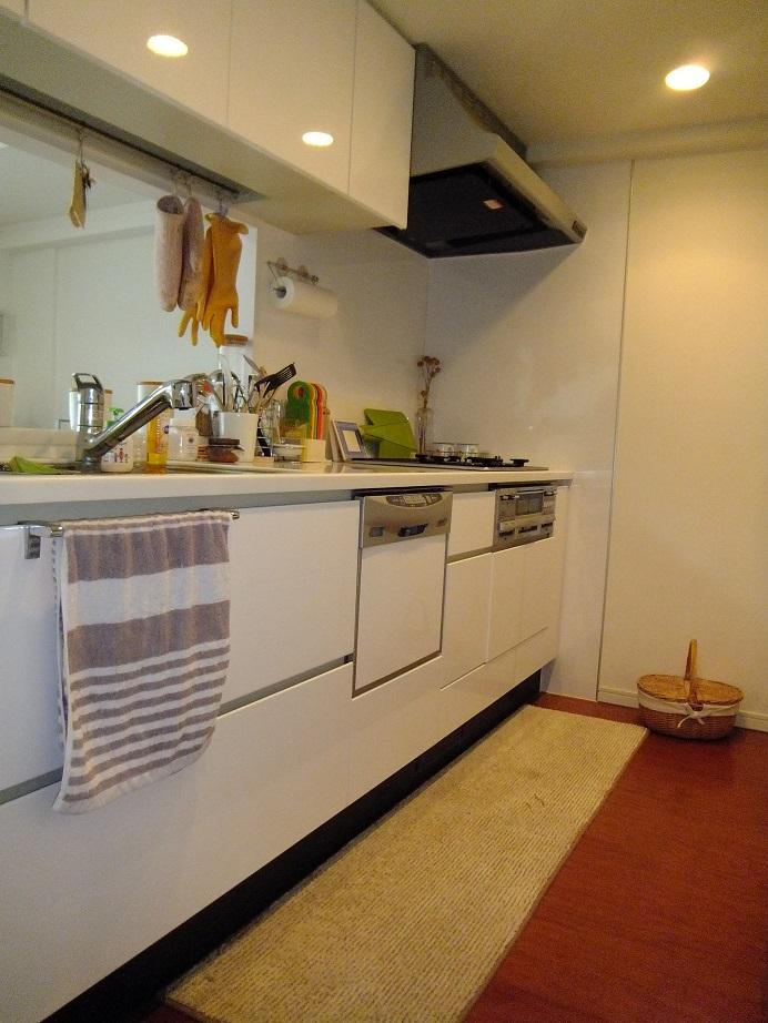 Kitchen. Dishwasher built-in kitchen. Floor heating is also equipped.