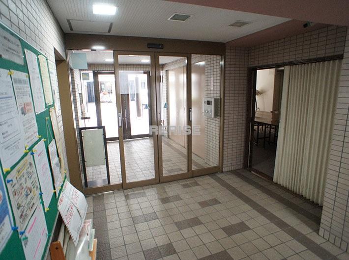 Entrance. Auto is equipped with lock