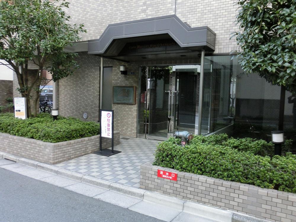 Entrance. Common areas