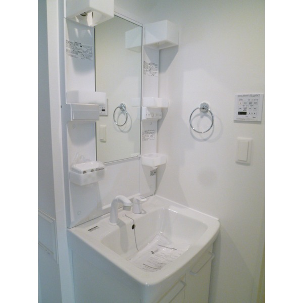 Washroom. 201, Room photo
