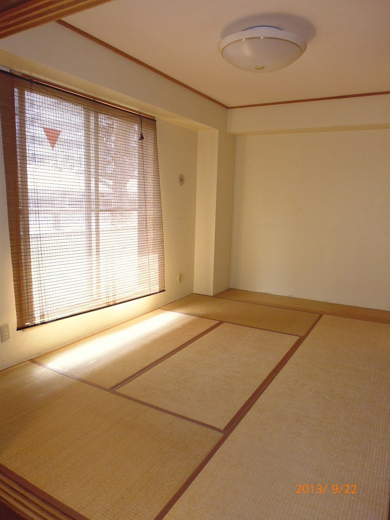 Other room space. Bright Japanese-style room 6 quires