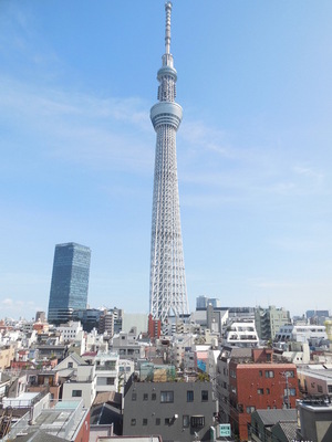 View. Sky Tree is the front! 
