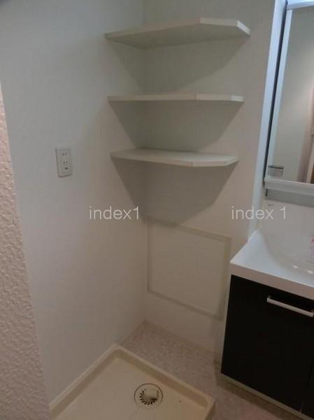 Wash basin, toilet. Also equipped with washing machine inside the yard ☆