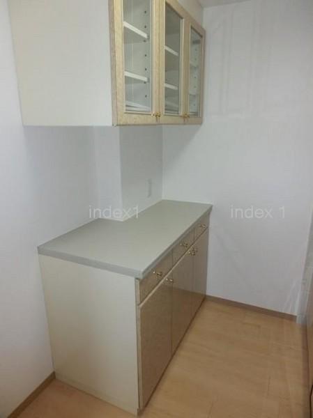 Kitchen. Tableware was equipped with a cupboard to dispose of!