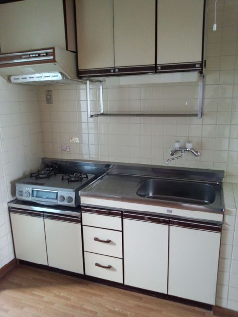 Kitchen. It is a city gas. 