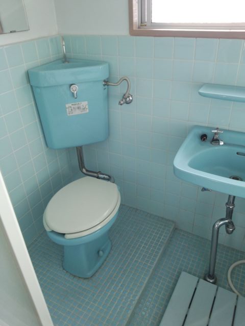 Toilet. bus ・ Toilet is sharing a room. 