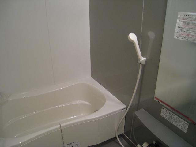 Bath. Bathroom (with Reheating & bathroom dryer)