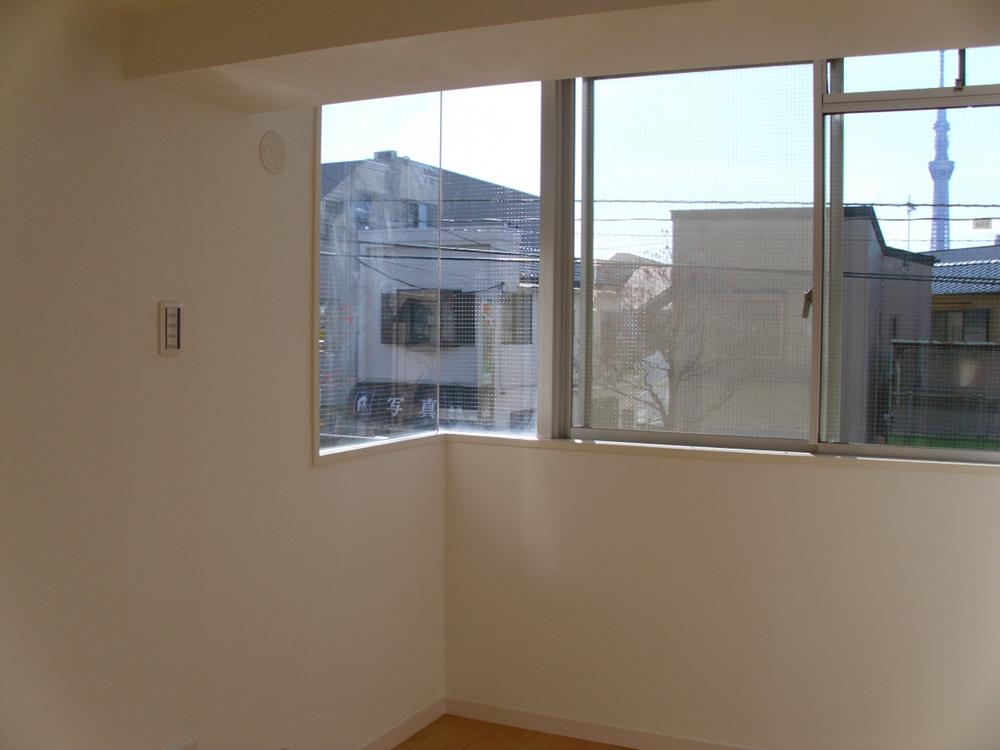 Non-living room. Indoor (11 May 2013) Shooting