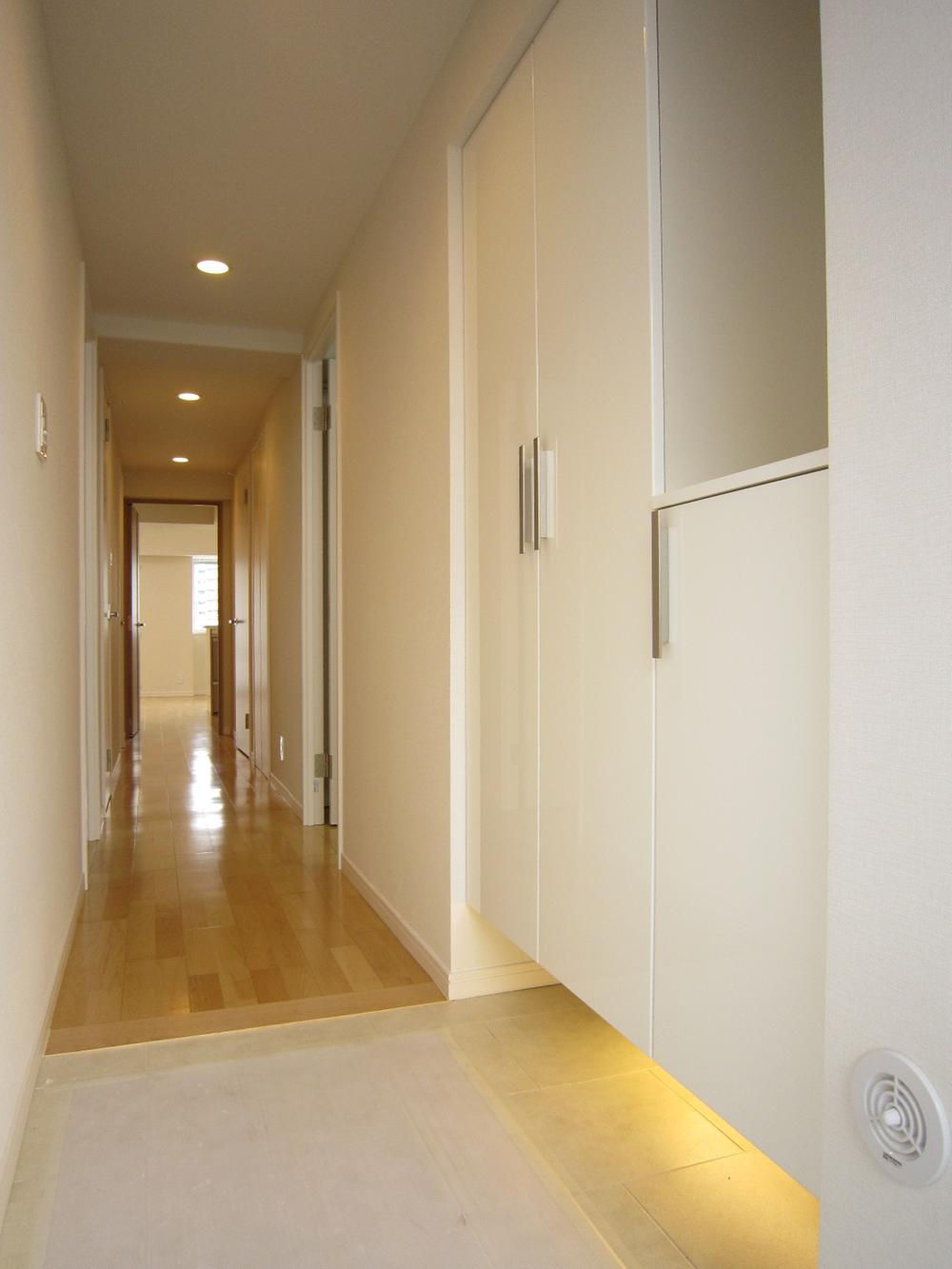 Entrance. Local (12 May 2013) Shooting