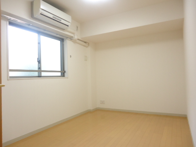Other room space. It is air-conditioned. 