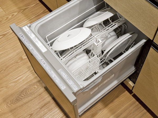 Kitchen.  [Dishwasher] Built-in type of dishwasher that performed automatically from washing to dry. Compact, Amount of storage is also abundant. (Same specifications)