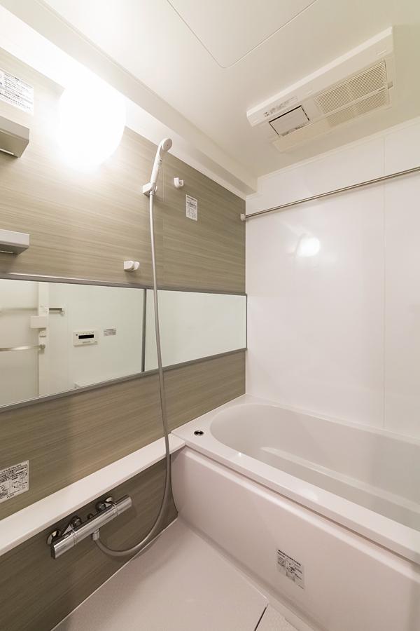 Bathroom. TOTO-made add-fired function with unit bus new exchange (with bathroom ventilation dryer)