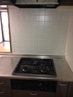 Kitchen. With 3-neck grill stove