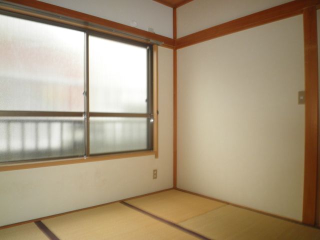 Living and room. Is a Japanese-style room. 