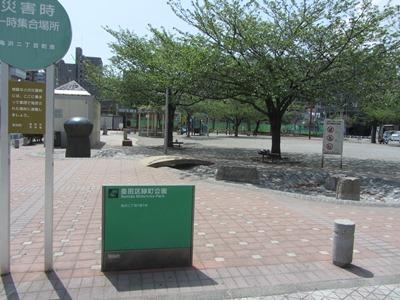 Other local. It is a municipal park Midoricho »jog or walk to recommend the park