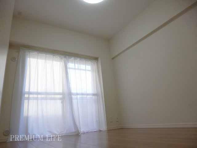 Non-living room. 5.9 Pledge of Western-style »2 one of the living room is facing on the balcony, Even children's study room