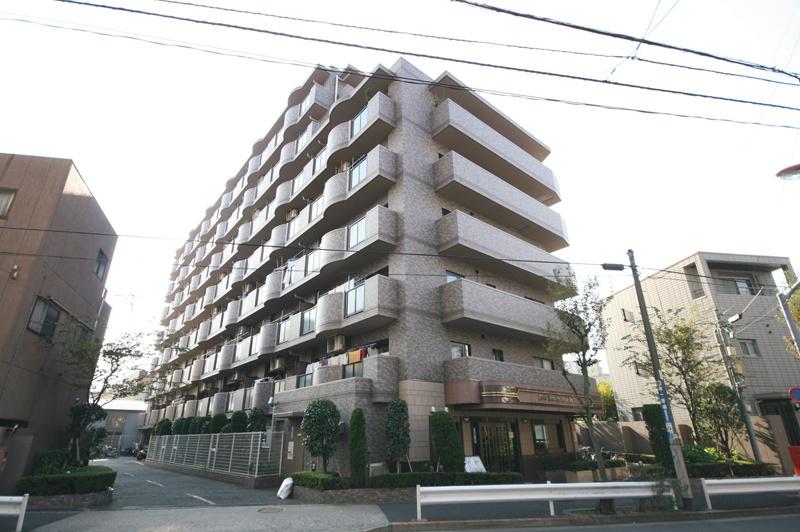 Local appearance photo. 1995 Built in tile stuck Mansion