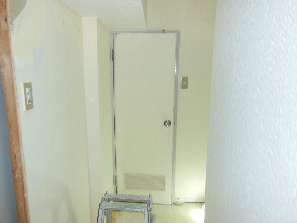 Wash basin, toilet. Reform in indoor lavatory (July 2013) Shooting