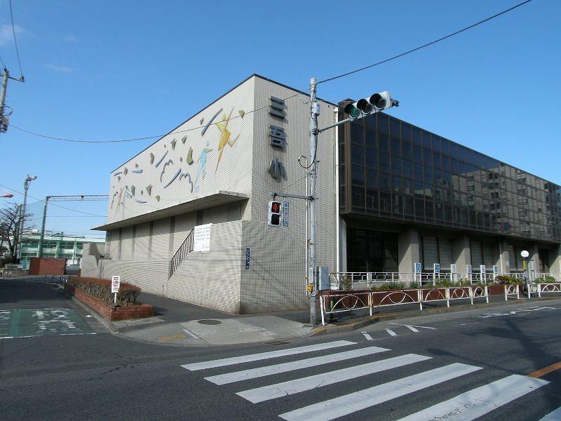 Primary school. Third Azuma to elementary school 410m