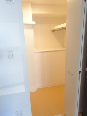 Receipt. Walk-in closet