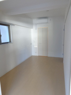 Living and room. Western-style 6 Pledge