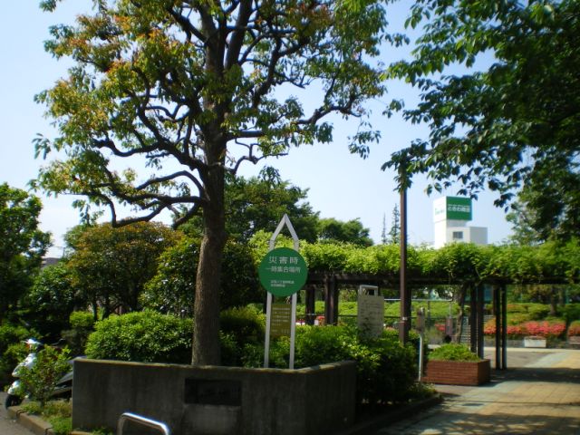 park. 340m to the east, Azuma Park (park)