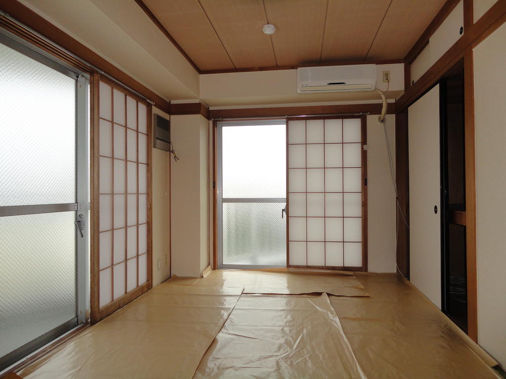 Living and room. Japanese-style room 6 quires