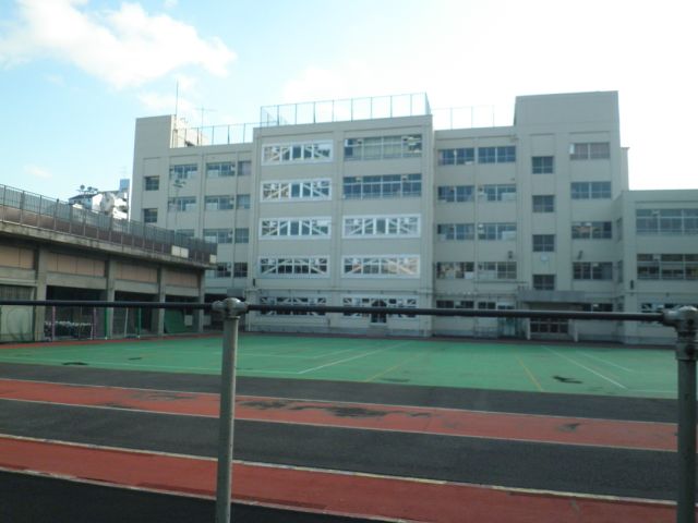 Junior high school. Municipal tinsel 550m up to junior high school (junior high school)