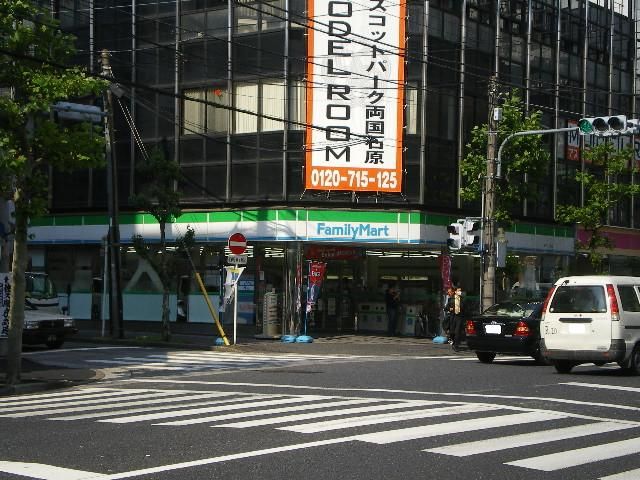 Convenience store. 430m to Family Mart (convenience store)