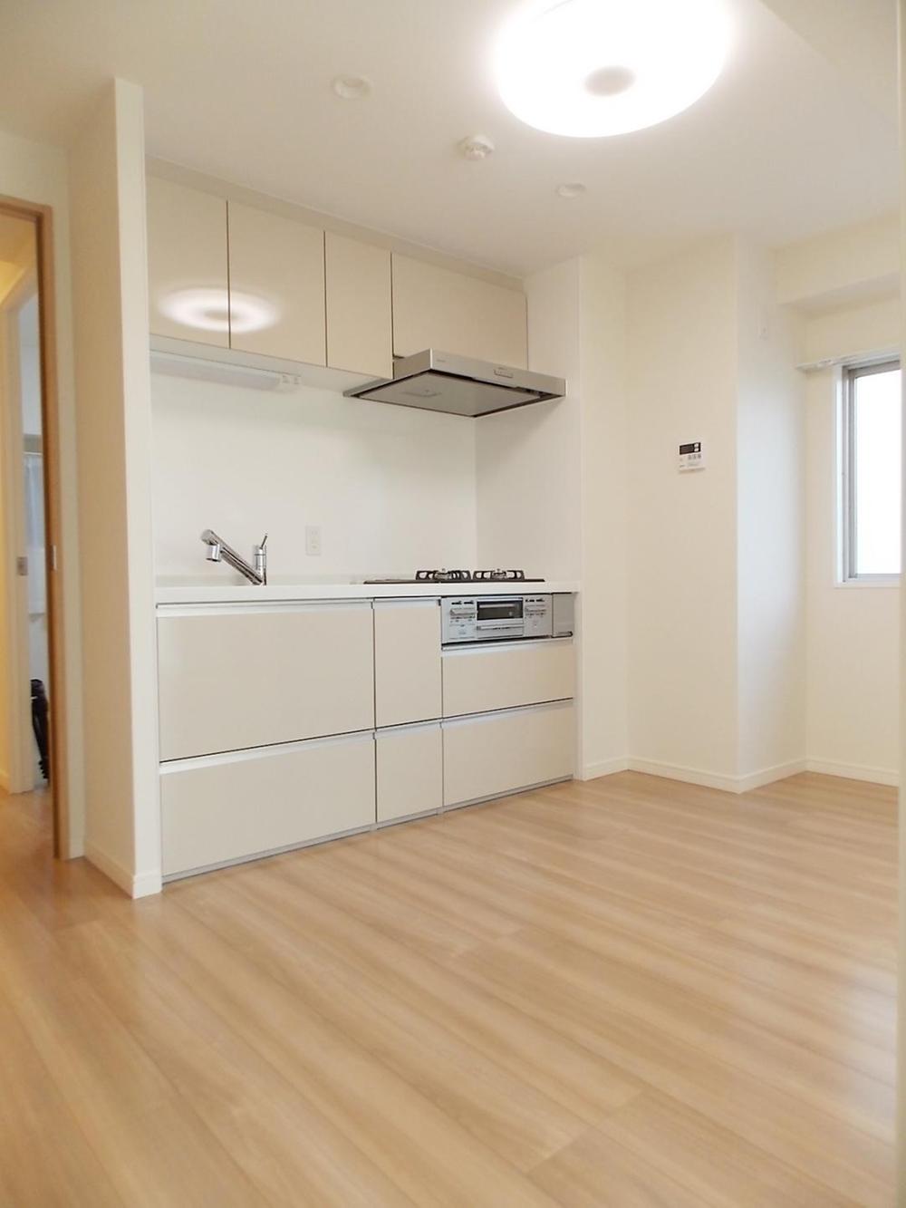 Living. Ryogoku Station 3-minute walk, Already new full renovation, 3 room, It is adjacent to the park Midoricho.