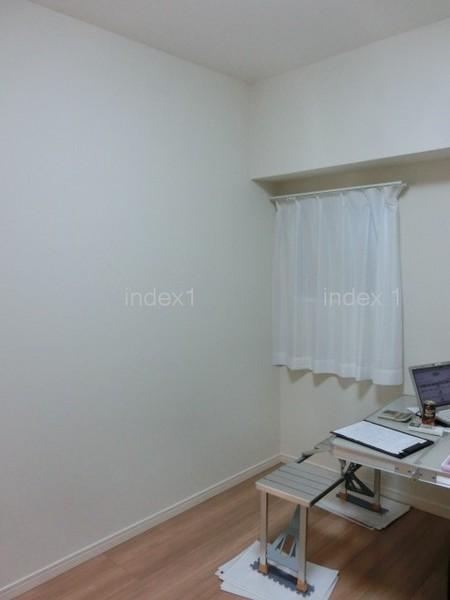 Non-living room. It is a white cross is a point that there is a feeling of cleanliness