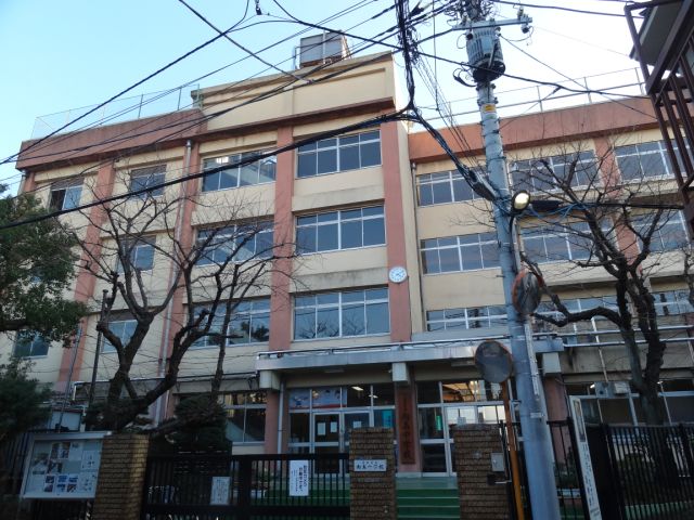 Junior high school. Municipal Mukojima 330m up to junior high school (junior high school)