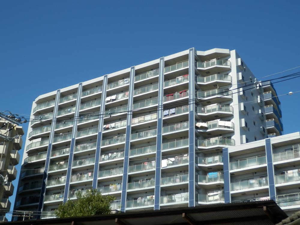 Local appearance photo. Local (10 May 2013) Shooting. It is 147 units of Lions apartment south-facing center.