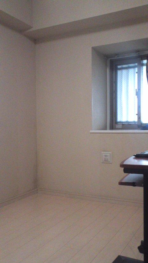 Non-living room. Indoor (10 May 2013) Shooting. Western-style with a bay window.