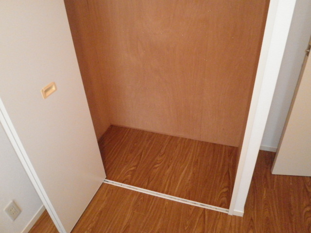 Receipt. Western-style 4.44 Pledge side. It is under renovation. I'm sorry