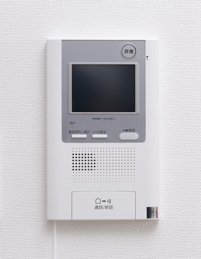 Security.  [Color monitor with intercom] Installing the auto-lock system in the entrance. You can check the appearance of the visitor on the monitor screen of the door to door, You can check the suspicious visitor of intrusion. (Same specifications)