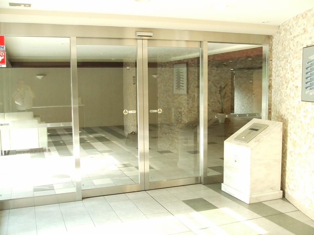 Entrance. Common areas