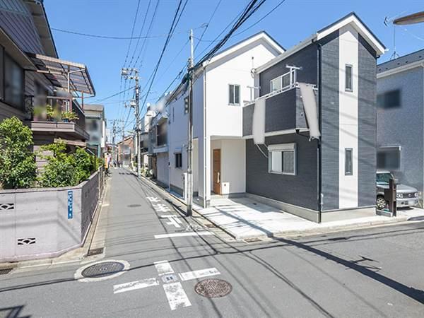 Local photos, including front road. Front road 2013 / 12 shooting