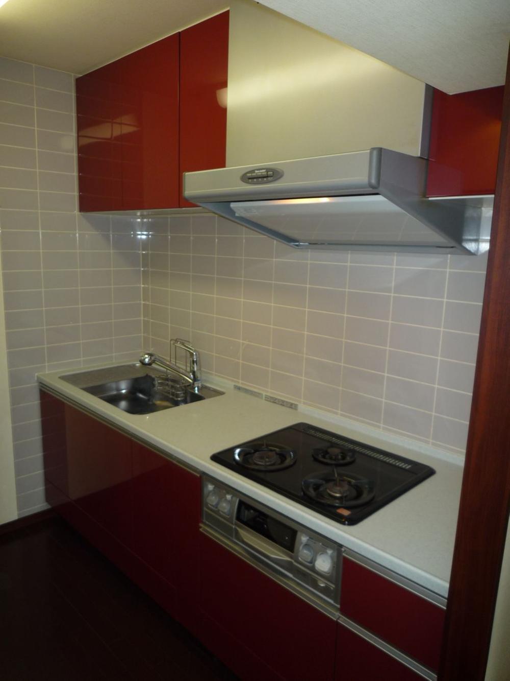 Kitchen. The color of the kitchen is not match and floor covering