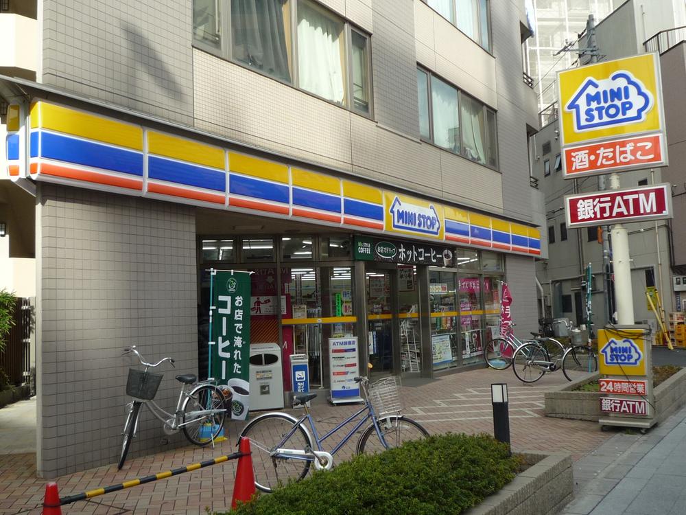 Convenience store. MINISTOP up to 100m