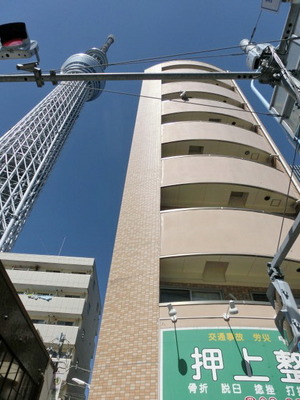 Building appearance. It is near Sky Tree! !