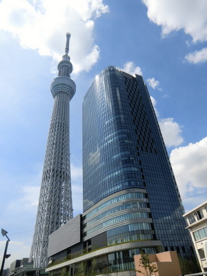 Shopping centre. Sky Tree Town (shopping center) up to 100m