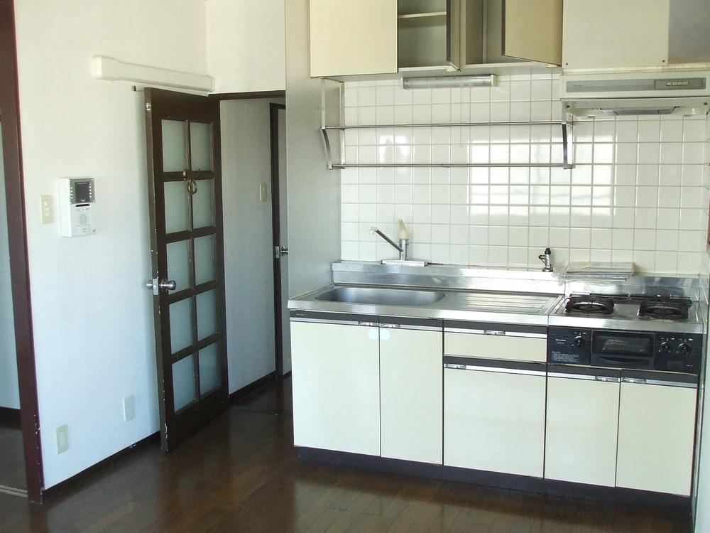 Kitchen. Indoor (11 May 2013) Shooting