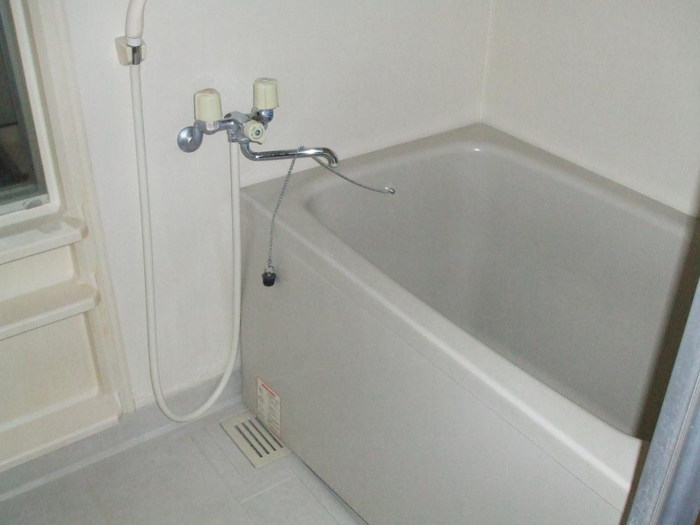 Bathroom. Indoor (11 May 2013) Shooting