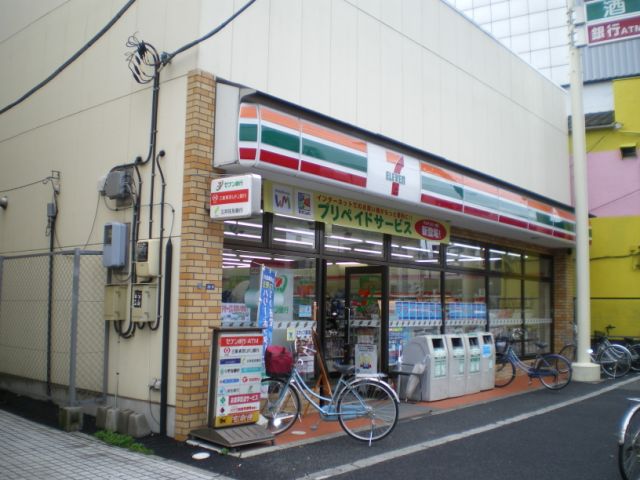 Convenience store. 470m to Seven-Eleven (convenience store)