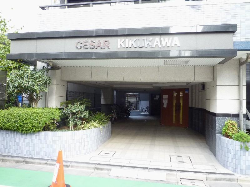 Entrance. Common areas